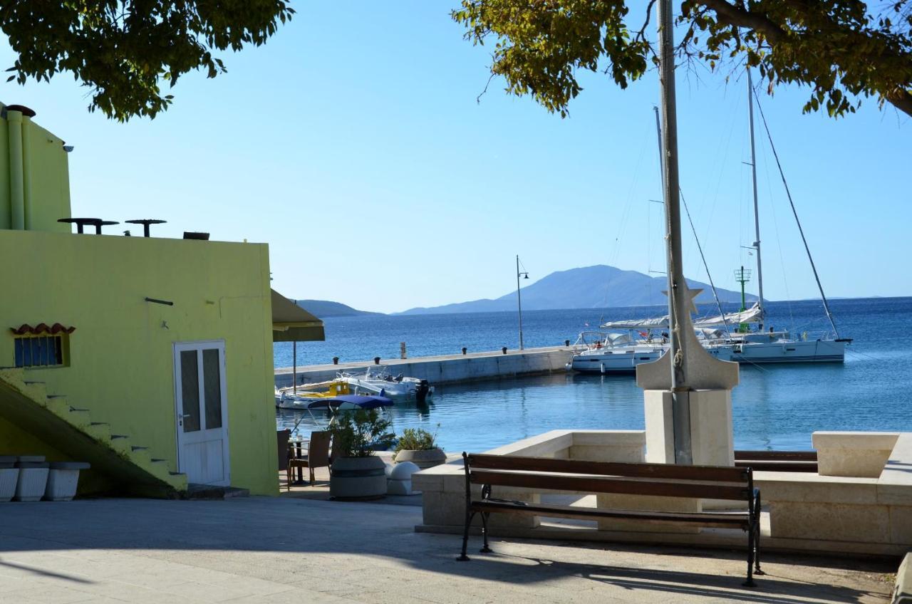 Apartments Martamare Martinscica  Exterior photo